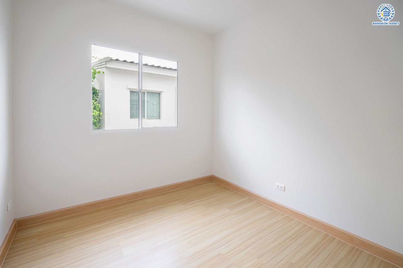 บ้านมือสองตกแต่งใหม่ ม.พลีโน่ ปิ่นเกล้า-ราชพฤกษ์ ทาวน์เฮ้าส์ 2 ชั้นหลังมุม เนื้อที่ 29.2 ตร.ว. ฟังก์ชันจัดเต็ม 3 ห้องนอน 2 ห้องน้ำ จอดรถได้ 1 คัน พร้อมพื้นที่ใช้สอย 148 ตร.ม. การเดินทางสะดวก ใกล้วงเวียนพระรามห้า, The Walk และจุดขึ้นทางด่วน "ศรีรัช"